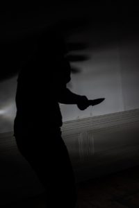 vilken artist är häktad för människorov